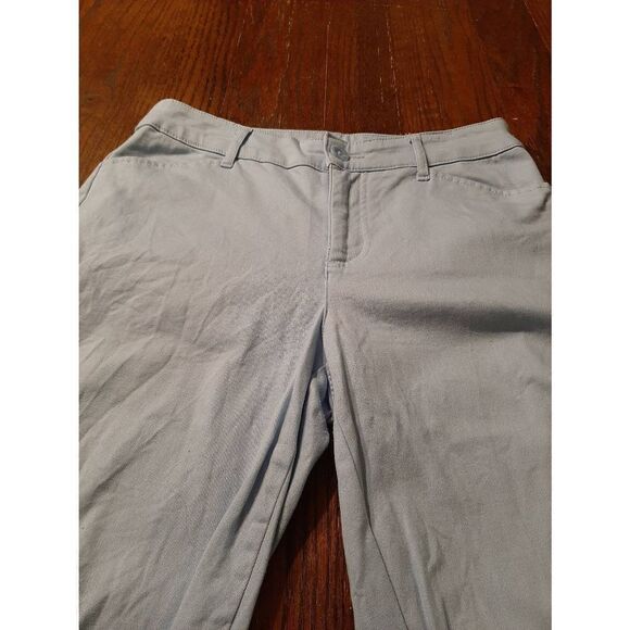 Size 6 St Johns Bay Blue Denim Jean Capri Casual Pants with Pockets Mid Rise - Picture 2 of 3